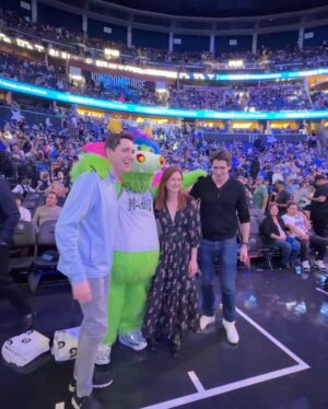 Bonnie Wright Instagram - some MAGICAL siblings in the house 🪄