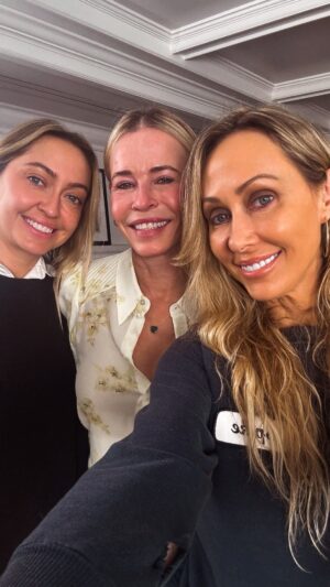 Brandi Cyrus Instagram - We were SOO ready for @chelseahandler to be the first lady of NY!❤️🗽 Catch up on the latest episode 📺🎧✨
.
.
.
 #swc #sorrywerecyrus #cyrus #youtube #podcasting #podcast #spotify #applepodcasts #chelseahandler #fyp #funny