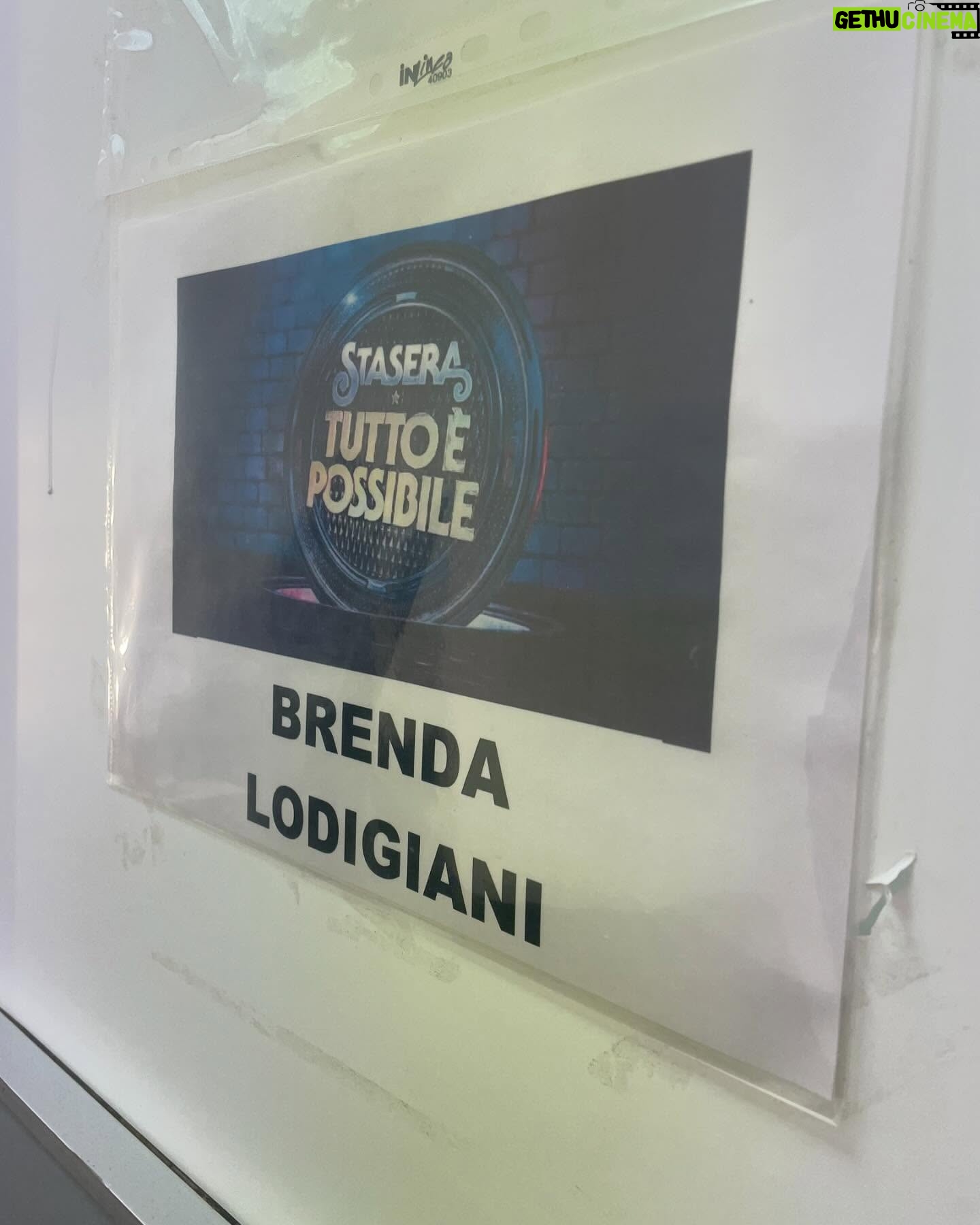 Brenda Lodigiani - 21.7K Likes - Avete visto la puntata di ieri di @stepraidue ?
@littlecrumb_ mi manchi moltissimo ♥️
Grazie @alessandrovigilante 🧡
@lamarigol
@flavialiberatori_
@elenabrozzistylist
@_saradistefano_
@f_d_x