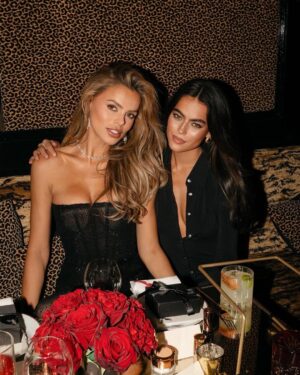 Brooks Nader Instagram - TWENTY ATE 🎂 🎉 💃. !!!!! Thank you @charlottetilbury for the most MAGICAL birthday dinner to celebrate with all my people, the fragrance says it ALL 💋