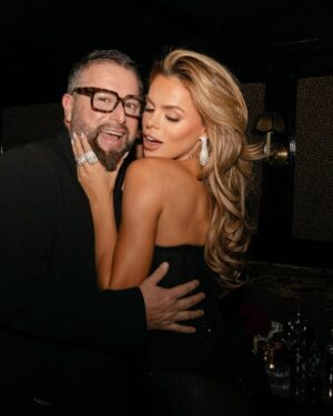 Brooks Nader Instagram - TWENTY ATE 🎂 🎉 💃. !!!!! Thank you @charlottetilbury for the most MAGICAL birthday dinner to celebrate with all my people, the fragrance says it ALL 💋