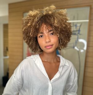 Bruna Inocencio Instagram - Acho que nasci pra ser loira ✨

Pronta pra descobrir se a vida começa realmente aos 30 e se as loiras se divertem mais :)

Coloração: @tainagamelheiro ❤️
Tratamento e corte: @brendapravato ❤️