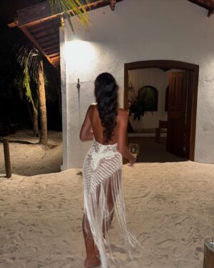 Bruna Marquezine Instagram - férias 🐚 
saudade danada desse paraíso @akemi.milagres