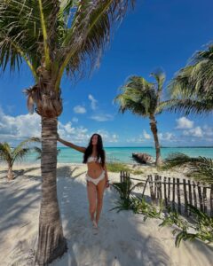 Actress Camille Dufresne HD Photos and Wallpapers February 2025