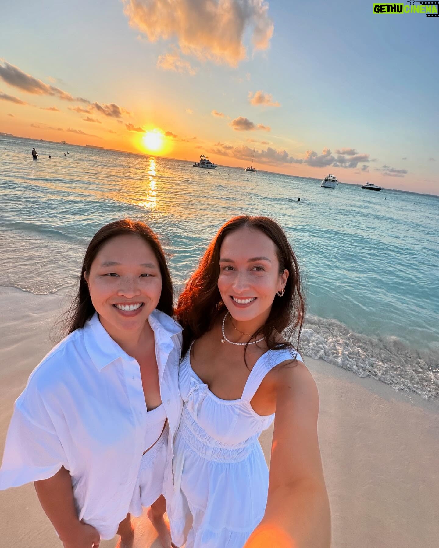 Camille Dufresne - 1K Likes - Sunsets, golf carts and boats