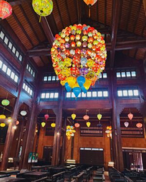 Cammy Chiang Instagram - 🏮🧨🥰
我又找到一張照片了好開心任性重發🤣

Instagram iOS 可以不要再升級改版了嗎🙈有點想念小時候那台sharp折疊超低畫素手機了，沒有line沒有網路，一封簡訊字數還不能太多。活得好清爽。

但路痴如我還是需要智慧型手機，真是愛恨交織

#tb #越南