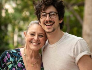 Camryn Manheim Instagram - Happy ChristmaHanukkah everyone. Sending you love and holiday cheer from my family to yours. ❤️🌲🕎🎁🙏