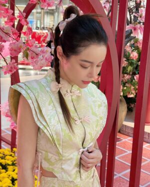 Candy Ice Instagram - 新年想要穿情侣装吗？
他们家的情侣装都很好看🥰😍
@eightiinfashion