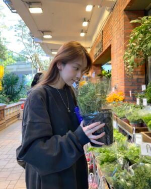 Candy Wong Instagram - ·
好溫暖嘅陽光🌱🍅🌼
Hello大家👋🏻好耐無見