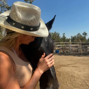 Carla Ochoa Instagram - Tarde de Conexión con @spiritecc. Coherencia Cardíaca respirar con la frecuencia del corazón disminuye el estrés y la ansiedad. Solo estar con la manada siento calma  y me llenan de amor. Lindo fin de semana💖💖💫
