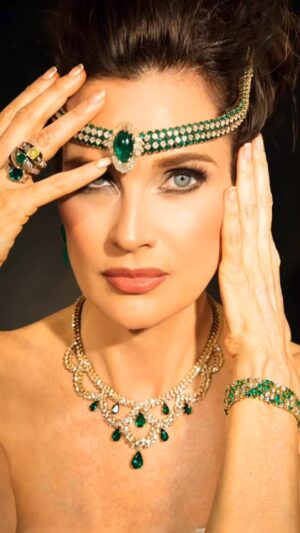 Carol Alt Instagram - “Green speaks in emeralds, whispers in dollar bills, and shouts in lush grass. 🌿💸✨ #GreenIsTheNewBlack”  #photo by  @ezequieldelarosa  #style by @stylisttyronmayes #makeup by @reneegarnes #hair by @moizalladina  #location @ezstudios