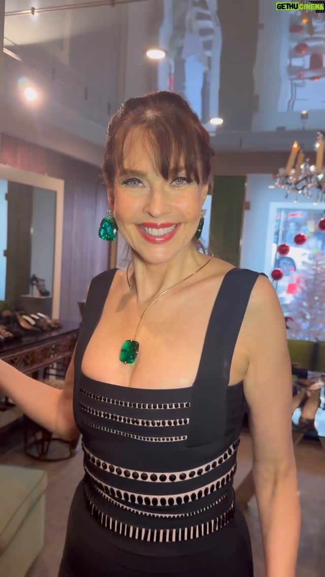 Carol Alt - 6.9K Likes - OK for you shoe fanatics! Here is a whole bunch of shoes to enjoy… We couldn’t decide on just one so we shot them all!
Which shoe do you like best this outfit? I’d love to know.#shoes by @vanessanoelshoes @vanessanoelstyle 🎥 @ezequieldelarosa
