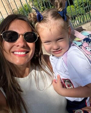 Carolina Ardohain Instagram - @anagarciamoritan Arrancando salita de 3.
🥹💕🏫📚👭