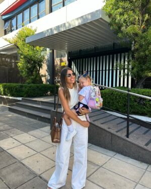 Carolina Ardohain Instagram - @anagarciamoritan Arrancando salita de 3.
🥹💕🏫📚👭