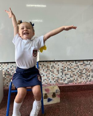 Carolina Ardohain Instagram - @anagarciamoritan Arrancando salita de 3.
🥹💕🏫📚👭