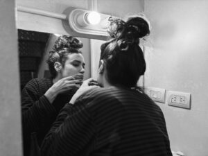 Carolina Kopelioff Instagram - Teatro y amistad 🫂
Últimas funciones de @untirocadauno 
Miércoles 21h en @dumont4040 
Entradas por alternativateatral.com.ar