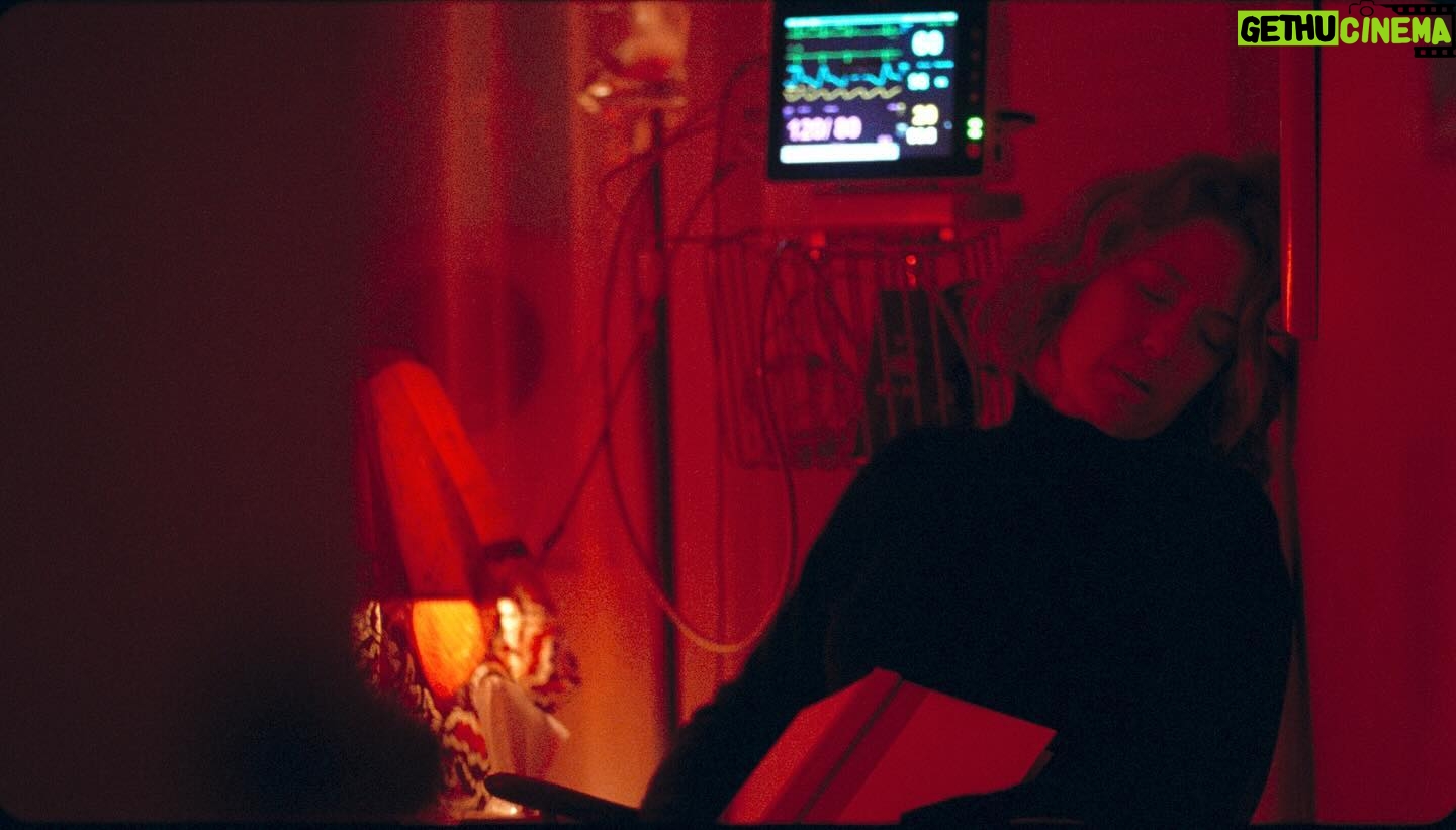 Carrie Coon - 20.4K Likes - ▪️
His Three Daughters
▪️
in theaters and streaming on @netflix
▪️
Written and directed by @azazeljacobs
Cinematography by @samlevydp
Production Design by @kdall_
Costume Design by @diazsadhappy
▪️
BTS photo by @godlis
▪️
Produced by @aorlovsky1 #duncanmontgomery @artsandsciences_ @netflixfilm @malward @maseltov @diazsadhappy