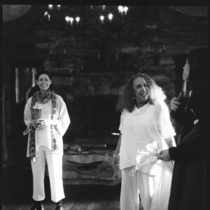 Carrie Preston Instagram - More BTS from @elsbethcbs latest episode - streaming now on @paramountplus 🧘🏻‍♀️🐸🥥 Photos by our genius director @nanhower