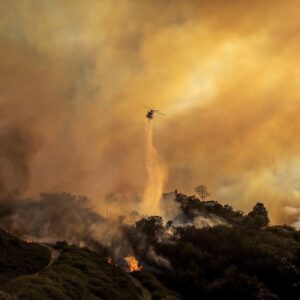 Cat Cora Instagram - My heart is heavy for everyone affected by the devastating fires in Pacific Palisades and across Southern California. To those who have lost their homes or are living in fear, please know you’re in my thoughts. As someone who cherishes the power of community, I encourage everyone to come together during this time to support one another offering shelter or simply checking in on neighbors.

Let’s also take a moment to appreciate the courage and dedication of the firefighters and first responders who are risking their lives to protect us. I’m keeping them, and everyone impacted, in my prayers.

Stay safe, stay strong, and let’s do what we can to rebuild and heal together ❤️