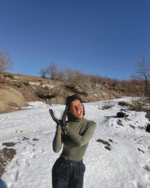 Cata Freer Instagram - Capturing the in-between moments that mean everything ❄️ My heart is happy and at peace 🫶🏻✨🤍 Merry Christmas I love you all 🎄🩷🫶🏻