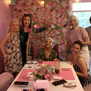 Catherine Mazoyer Instagram - Festejando a la más linda, poderosa, talentosa y generosa @gabyhernandezactriz ❤️