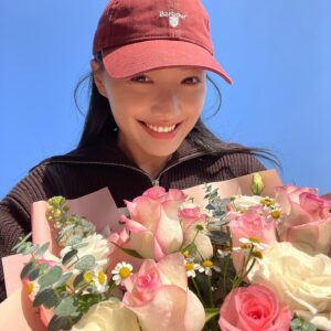 Cecilia Choi Instagram - 三個月來的周洛雯
終於煞科了！