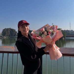 Cecilia Choi Instagram - 三個月來的周洛雯
終於煞科了！