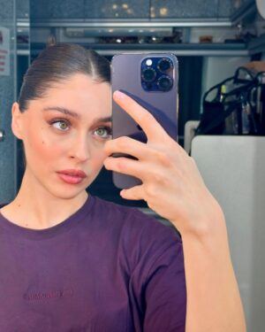 Cemre Baysel Instagram - Leyloş da bu hafta düğün var! 

Yeni yaşım için dilekleriniz beni çok mutlu etti. 
Çok teşekkür ederim🌹 
Bu akşam Leyla! Doğum günü postu sonra :)