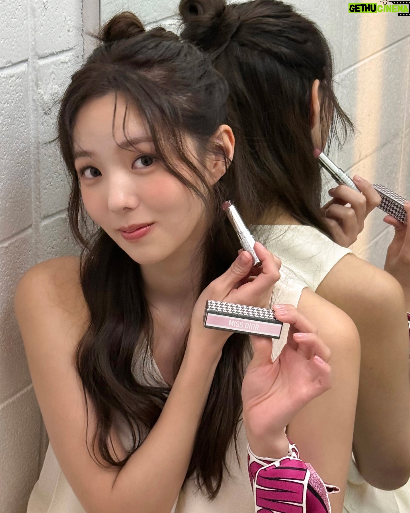Chae Soo-bin - 639K Likes - #광고 첫눈에 반한 미스 디올🤍 플로럴 향을 담은 미스 디올로 사랑을 전해보아요🎀
#디올뷰티 #디올향수 #미스디올 #미스디올퍼퓸 #MISSDIOR