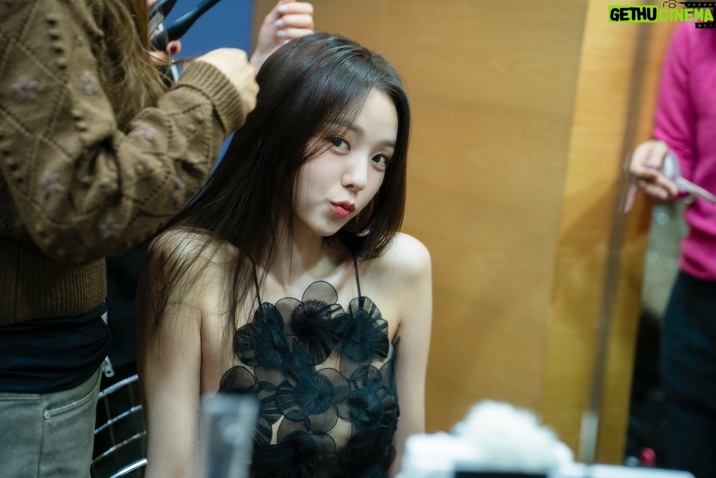 Chae Soo-bin - 0.9 Million Likes - 지거전을 사랑해주신 우리 드라마 팬분들 그리고 늘 응원해주는 제 오랜 팬분들께 수상 소감 때 제대로 감사 인사를 못 드렸는데 희주를 따뜻한 마음으로 안아줘서 너무너무 고마웠어요:)
참 감사하고 행복한 시간이었습니다
앞으로 한 걸음 한 걸음 나아가 더 좋은 모습으로 인사드릴게요🙏🏻
또 만나요 여러분💕