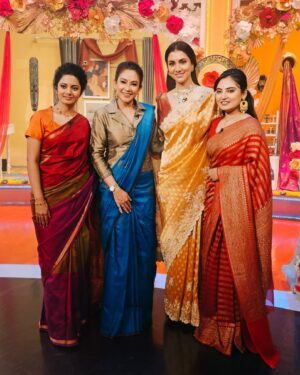 Chandrayee Ghosh Instagram - A few of us from the  film Binodini ( Ekti Natir Upakhyan ) at Didi no 1 today's episode . BINODINI IN THEATRES NOW ! 💫
.
.
.
.
.
#binodini #newmovie #intheatresnow #bengalimovie #natibinodini #carousel #potd #didino1 #zeebangla #watchtheepisode #instashare #explorepage #chandreyeeghosh #official_chandreyee_ghosh 
[Binodini, Bengali Film, Zee Bangla,Didi No.1, Instagram Share, Explore, Chandreyee Ghosh]