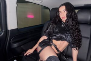 Charli XCX Instagram - had the best time in australia and new zealand playing these shows with some of my favs. ty all for coming to see me and ty @lanewayfest. can’t believe i nearly stepped on a python <3