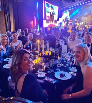 Charlotte Hawkins Instagram - Team @gmb at the @broadcastnow_mbi awards last night! Great to have been nominated for Best News Programme - we may not have won but @itv did win Channel of the Year! 🙌 Love this team and great to have a night celebrating just how special this industry is 📺💫 A big thank you to the fabulous @chattyman who did the BEST video message for Ella-Rose as a surprise for her birthday this weekend!! 🤫😂
And to @lauratobinweather for saving the day and rescuing the shoe clip I managed to lose!! 😱 (@neilthompson62 testing to see what it’s made of! 🤣)
Thanks to the glam squad: @gemma_aldous_slee make-up @christinabhair @debbiedresses @hollyslater styling
Dress @nadinemerabi Heels @emmylondonofficial Bag @karen_millen Earrings @bettyandbiddy Bracelet @sifjakobsjewellery 
#awards #redcarpet #whitedress #pearls
