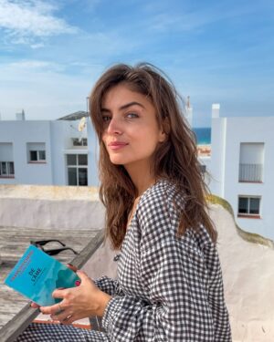 Charlotte Lemay Instagram - Missing Tarifa 🩵
Venue jusqu’ici en train 🚆 
Les portes du Maroc, ouvertes par les vents d’Andalousie 🌬️

#espagneentrain #interrail #tarifa #lowcarbon #slowtravel