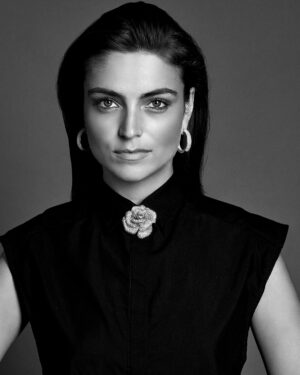 Charlotte Lemay Instagram - I don’t post many of my modeling shoots here anymore...
This one is for jewelry with photographer Sven Geboers 📷🖤 
Thanks @leon_martens_juwelier for having me! 
and the great @sarraferiani for the makeup and hair 

@ink_antwerp @geboerssven #jewelry