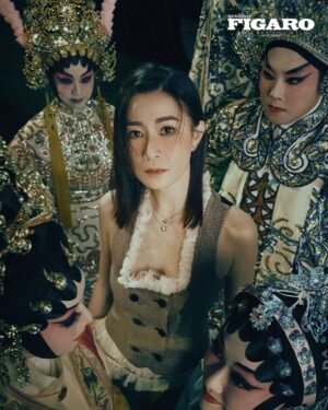 Charmaine Sheh Instagram - 被邀請喺超過半世紀歷史嘅「新光戲院」影cover，俾我有機會喺呢個「粵劇殿堂」同幾位年輕粵劇演員一齊留下倩影，感謝 @madamefigarohk 帶我融入粵劇文化。呢輯相我自己好鍾意，你呢？
