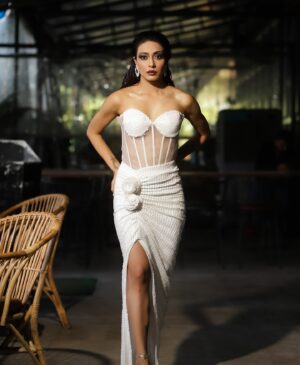 Charu Mehra Instagram - Unleash your inner glam on invisible carpets! 📸📸