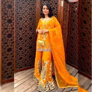Charu Mehra Instagram - Shining bright in orange ✨

@4umehra giving us all the goals we need for the wedding season ahead! 

#rituandgeetika #rituandgeetikadesigns #orange #indianclothing #indianweddingbuzz #brides #bridesmaids #classics #trending #trendingfashion