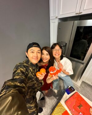 Chen Xiuhuan Instagram - 大年初十🍊🍊
祝福大家
十全十美、
事事如意！🧧🧧
#拜年 
#初十
#过年
#新年快乐
#农历新年
#恭喜發財 
#cny
#chinesenewyear
#lunarnewyear 
#gongxifacai 
#chenxiuhuan 
#陈秀环