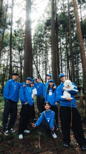 Chen Yu Instagram - 團課時間
山上的孩子就是要跳舞💃🕺

亞爸的山太美太舒服 @yabasmountain 
小軒的團服太好穿太亮眼 @lepix.co 

下次等櫻花開了在集合排舞🌸
所有學員不可無故缺席 @you_zi_xian @smiretzymann @charles_lisr 
或是遲到早退 @yuner.31 @choco_okuo @masha_pan0502