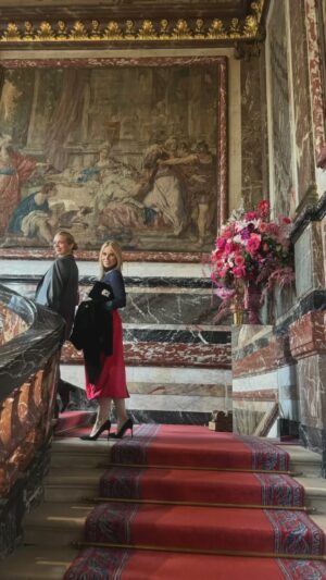 Cheryl Hines Instagram - Thank you Roger Vivier for hosting my beautiful daughters and me. 
Simply stunning. 

#paris #fashionweek #rogervivier #mygirls