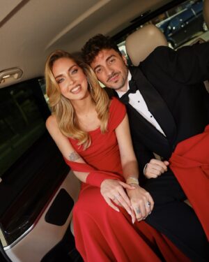 Chiara Ferragni Instagram - #adv @GoaOrganics ✨ So excited to attend the Goya awards tonight in Granada and to celebrate Spanish cinema 🇪🇸 
I’m also so proud to wear a Spanish designer for the occasion, my custom made dress was sent by @zegarciaoficial ❤️ 
Jewels sent by @damianiofficial
Shoes sent by @lesilla
Hair by @pablomaciasr
Make up by @manuelemameli
Styled by Salvatore Pezzella @sasy_pezz