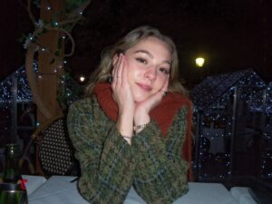 Chloe Lang Instagram - stay warm out there friends