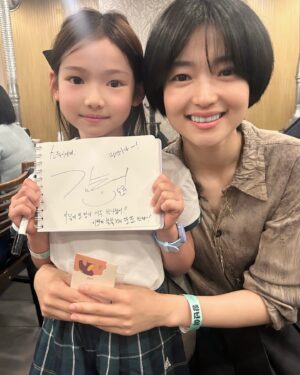 Choi So-yul Instagram - 정년이 종방연 🩷

정년이 김태리 배우님과 🩷 소율이 기억해주셔서 너무 감동이고 감사했다구요 🫶🏻

같은 작품을 두번이나 할수 있어서 그리고 또 뵐수 있어서 너무 영광이었습니다 ✨️

열심히해서 또 좋은 작품으로 만나뵐수있길 바라요 🙏✨️

@kimtaeri_official 

진작 올리고 싶었는데 🥹 올리고 또 막히지않길🫠
정년이때 사진 좌라락 올리고 싶어요 ㅠㅠ엉엉 
나에게ㅜ자유를 주세요 인수타 🙏

#정년이 #Jeongnyeon_TheStarisBorn
#김태리 #신예은 #라미란 #정은채 #김윤혜 #최소율
#tvN #TVING #디즈니플러스 #disneyplus #웹툰 #드라마 #네이버 
#아역 #아역배우 #은재 #종방연 #쫑파티