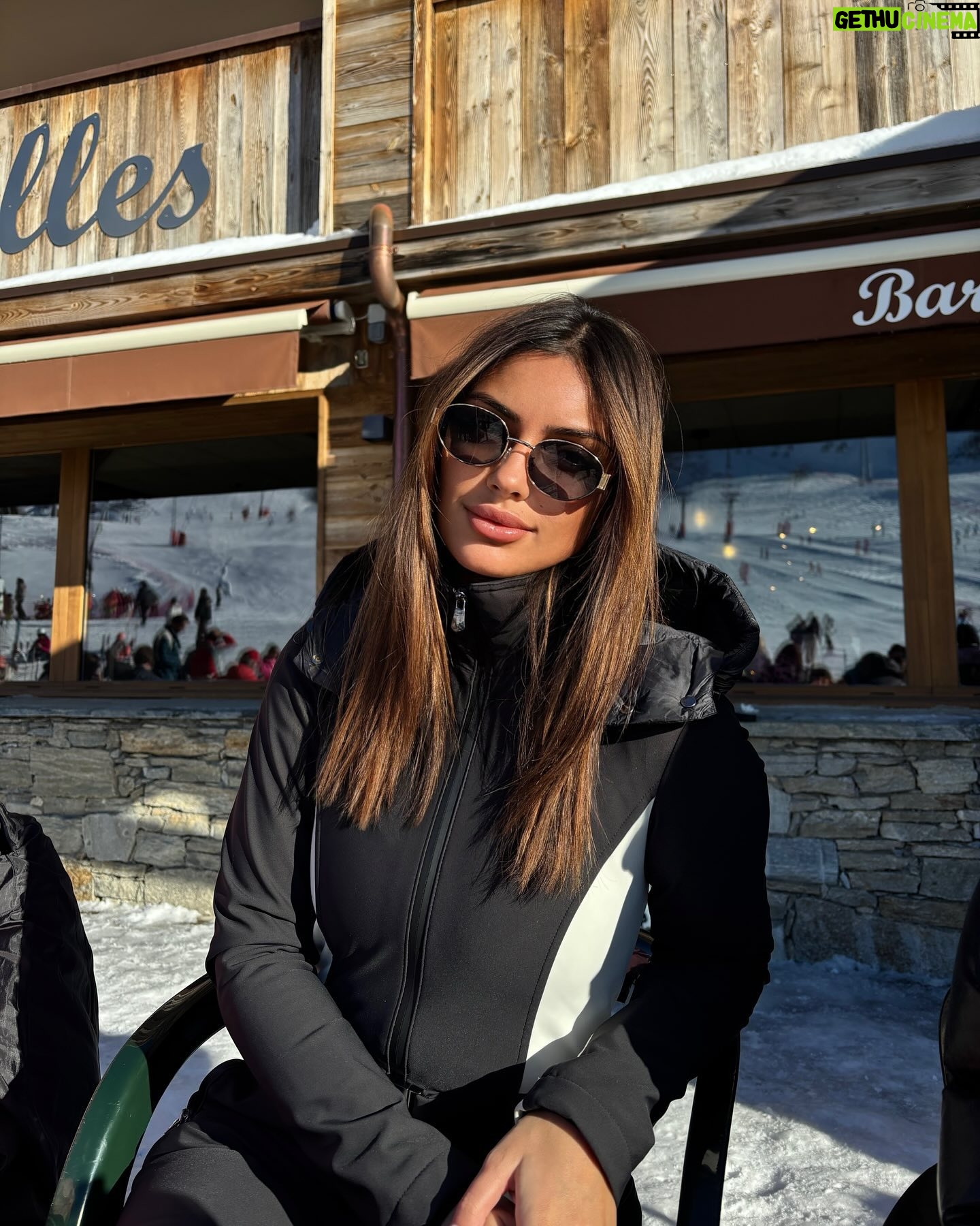 Clarysse Pereira - 21.8K Likes - Bonne année 2025 à tous ✨🎊🎆
Bonne santé c’est le plus important 🤍