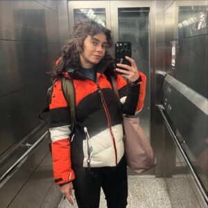 Claudia Riera Instagram - 🌃. 5 minutos en Madrid! 🦋