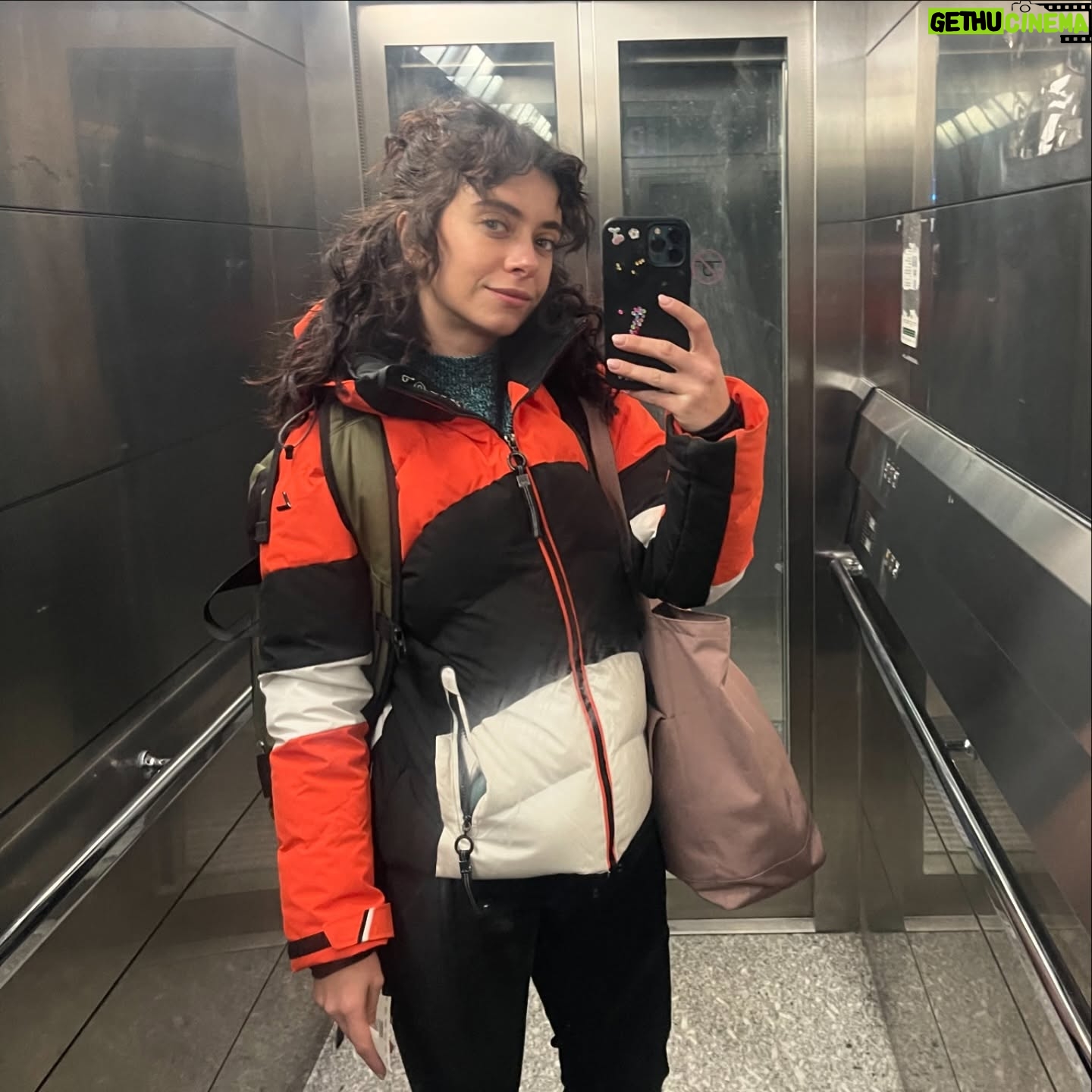 Claudia Riera - 4.6K Likes - š. 5 minutos en Madrid! š¦