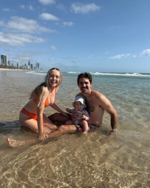 Cleo Massey Instagram - Hey Siri, pause my life and continue a little slower. 🧡🎄☀️👶🏼