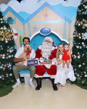 Cleo Massey Instagram - Hey Siri, pause my life and continue a little slower. 🧡🎄☀️👶🏼