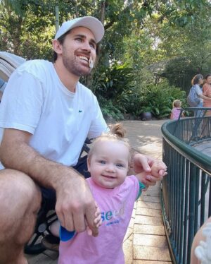 Cleo Massey Instagram - Hey Siri, pause my life and continue a little slower. 🧡🎄☀️👶🏼
